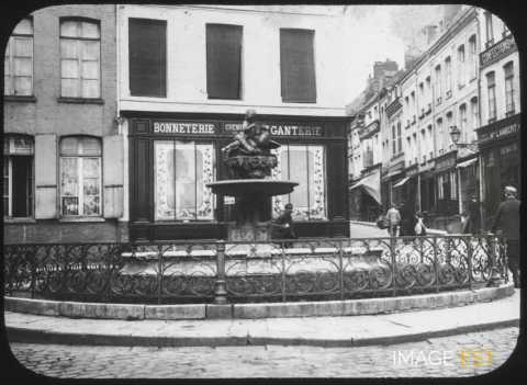 Fontaine de l'Enfant au cygne (Saint-Omer)